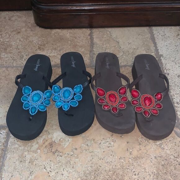 Two pairs of beaded wedge flip-flops 7/8 - Picture 1 of 10